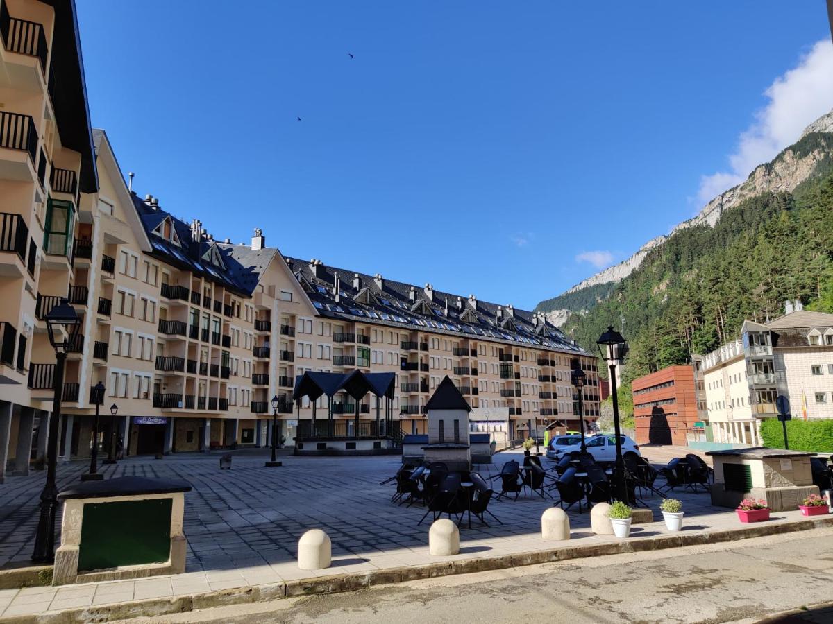 "Leo Pixel" Avairent Canfranc Estacion Apartment Exterior photo