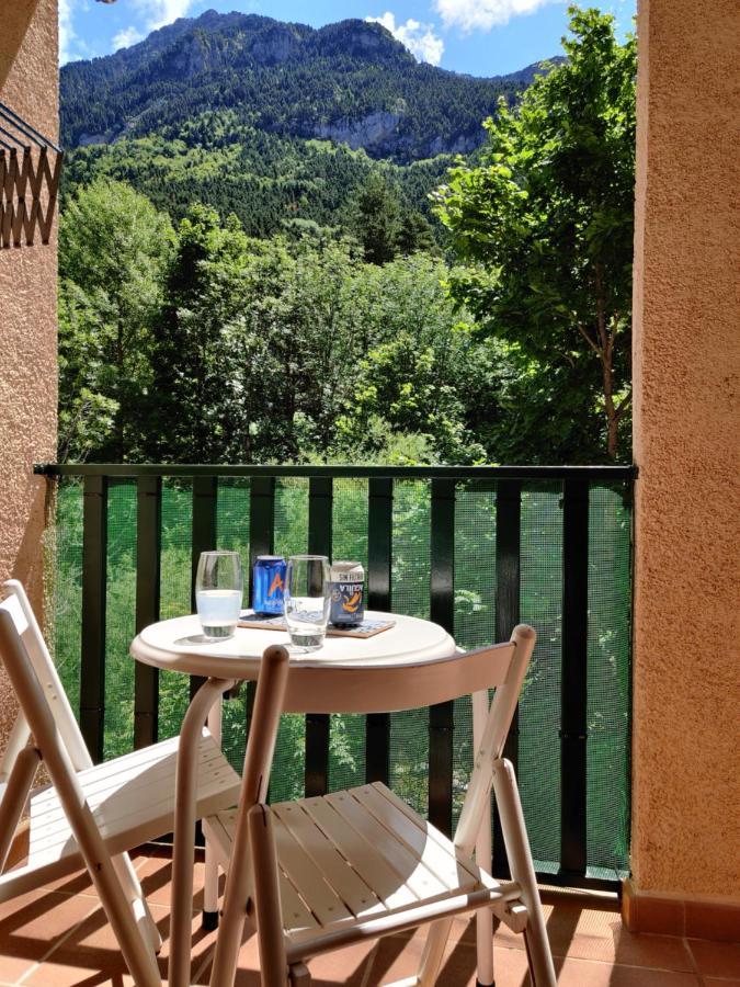 "Leo Pixel" Avairent Canfranc Estacion Apartment Exterior photo