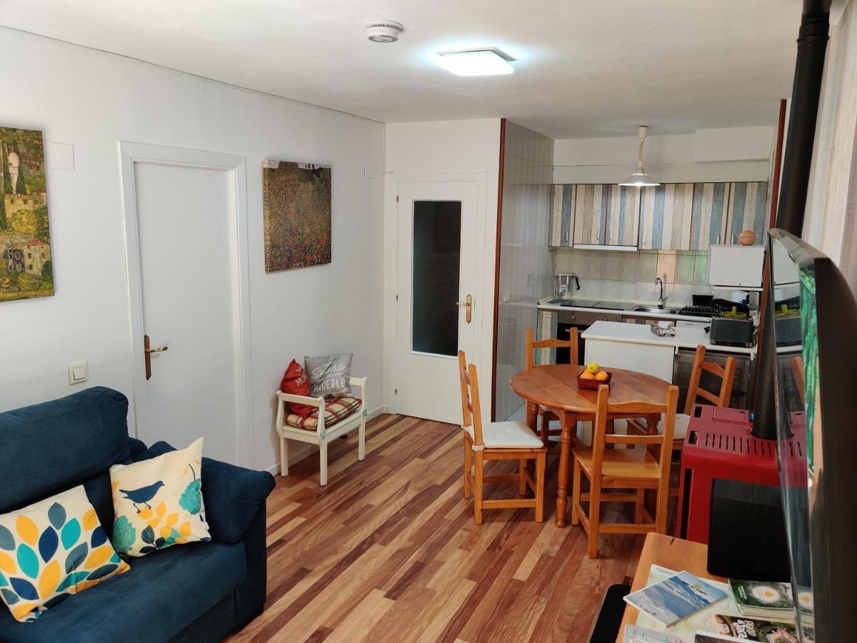 "Leo Pixel" Avairent Canfranc Estacion Apartment Exterior photo