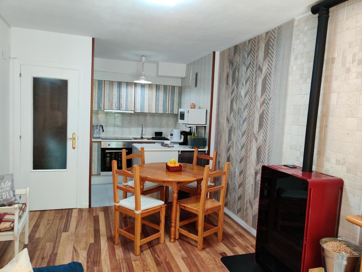 "Leo Pixel" Avairent Canfranc Estacion Apartment Exterior photo