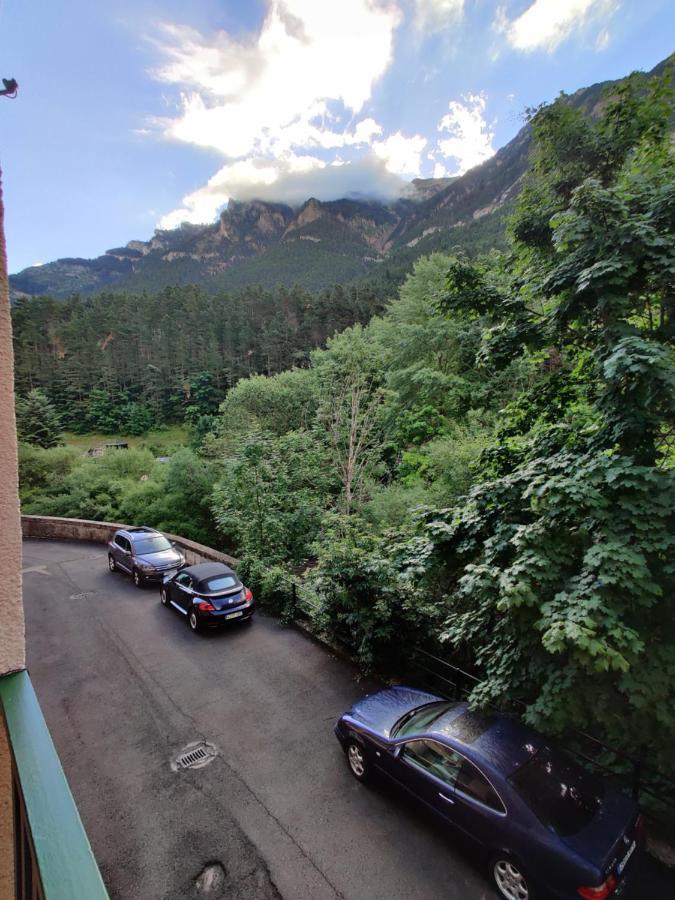"Leo Pixel" Avairent Canfranc Estacion Apartment Exterior photo